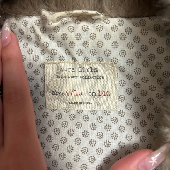 Zara fake fur sleeveless coat - Picture 2 of 3